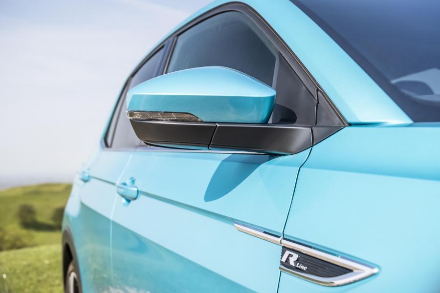 Детали экстерьера Volkswagen T-Cross R-Line 2019 года  (UK) (фото 6 из 19)